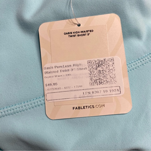 New! FABLETICS Twist Shorts - Picture 6 of 9